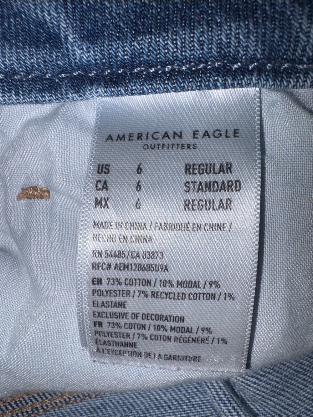 AE Curvy Ripped Mom Jean, Size 6 - Picture 7 of 7